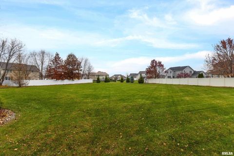 Tiny photo for 5726 New Castle Lane, Bettendorf, IA 52722 (MLS # QC4269849)