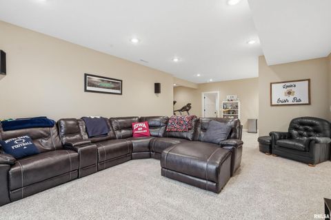 Tiny photo for 5726 New Castle Lane, Bettendorf, IA 52722 (MLS # QC4269849)