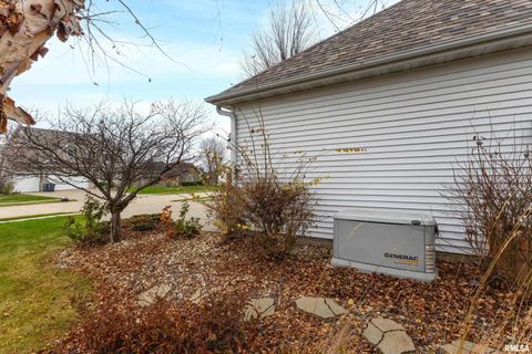Tiny photo for 5726 New Castle Lane, Bettendorf, IA 52722 (MLS # QC4269849)