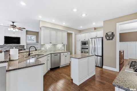 Tiny photo for 5726 New Castle Lane, Bettendorf, IA 52722 (MLS # QC4269849)