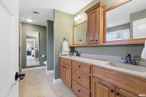 Tiny photo for 5726 New Castle Lane, Bettendorf, IA 52722 (MLS # QC4269849)