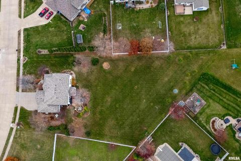 Tiny photo for 5726 New Castle Lane, Bettendorf, IA 52722 (MLS # QC4269849)