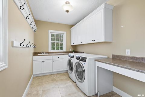 Tiny photo for 5726 New Castle Lane, Bettendorf, IA 52722 (MLS # QC4269849)