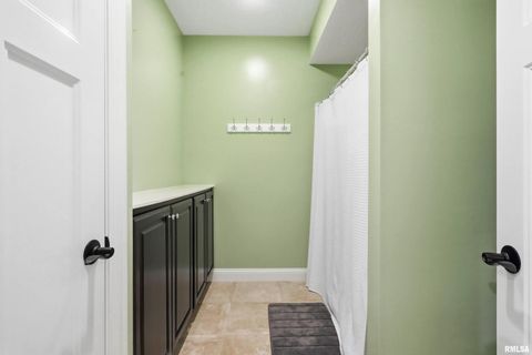 Tiny photo for 5726 New Castle Lane, Bettendorf, IA 52722 (MLS # QC4269849)