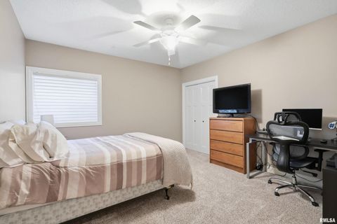 Tiny photo for 5726 New Castle Lane, Bettendorf, IA 52722 (MLS # QC4269849)