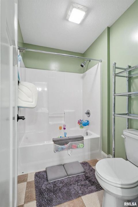 Tiny photo for 5726 New Castle Lane, Bettendorf, IA 52722 (MLS # QC4269849)