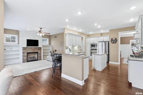 Tiny photo for 5726 New Castle Lane, Bettendorf, IA 52722 (MLS # QC4269849)