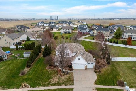 Tiny photo for 5726 New Castle Lane, Bettendorf, IA 52722 (MLS # QC4269849)