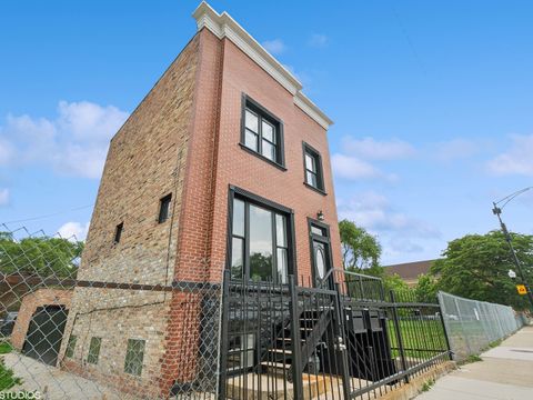 709 S Sacramento Boulevard Chicago IL 60612