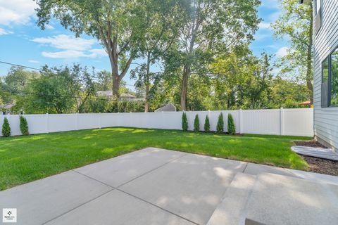 Tiny photo for 705 Glendale Road, Glenview, IL 60025 (MLS # 12520412)