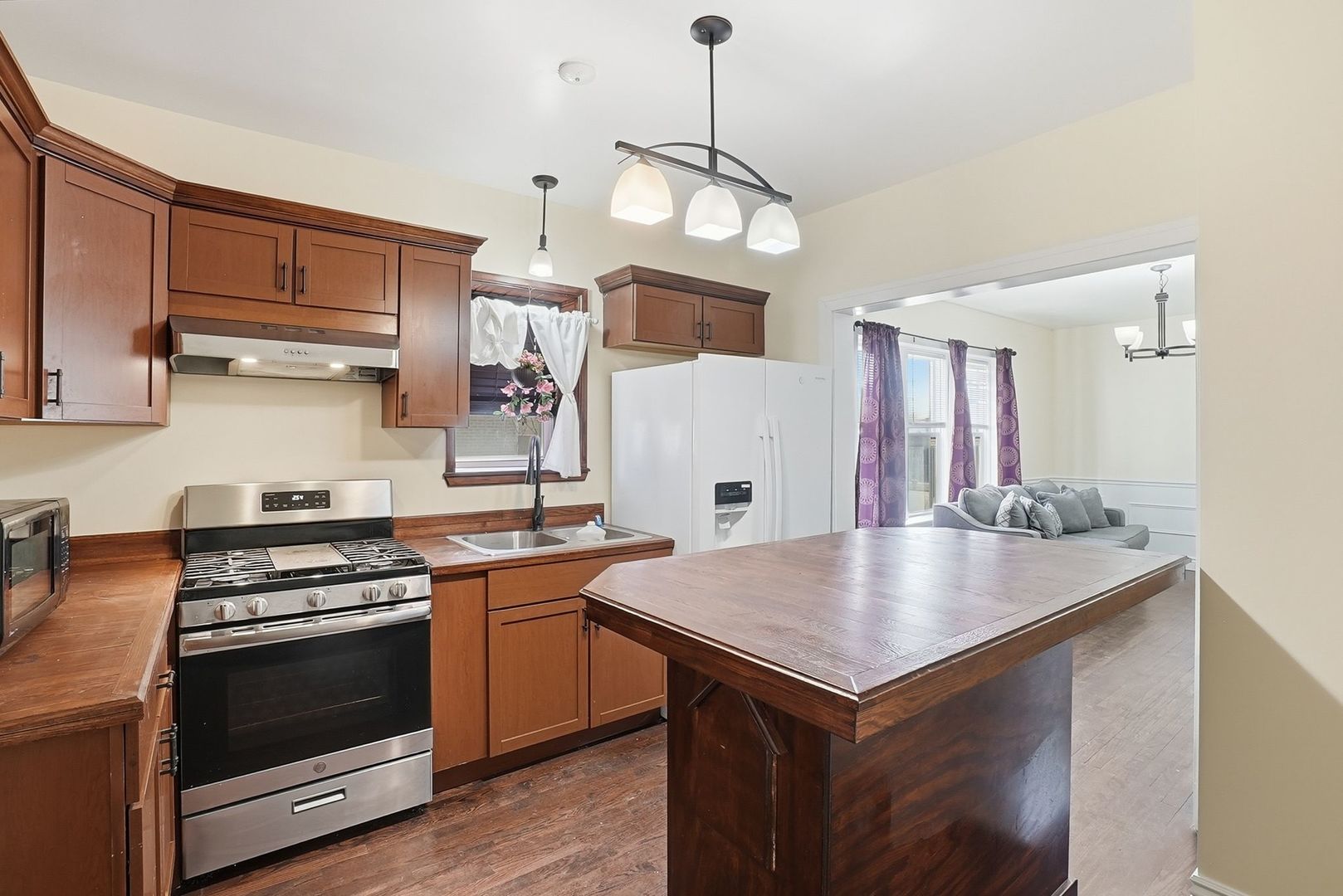 6225 S Seeley Avenue