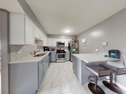 Tiny photo for 670 Marilyn Avenue #203, Glendale Heights, IL 60139 (MLS # 12539141)