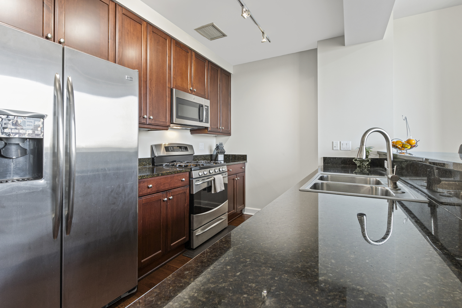 1201 S Prairie Avenue 403