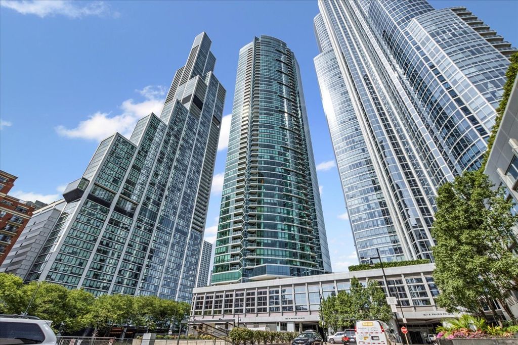 Photo for 1201 S Prairie Avenue #403, Chicago, IL 60605 (MLS # 12452453)