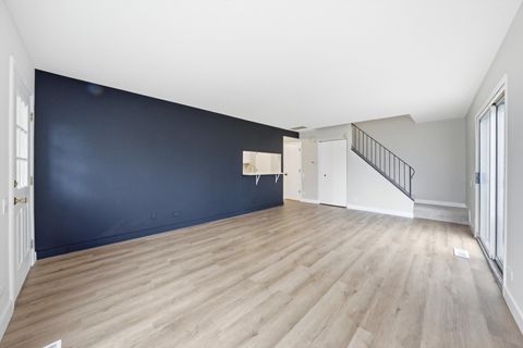 Tiny photo for 402 Trenton Court, Aurora, IL 60504 (MLS # 12588564)