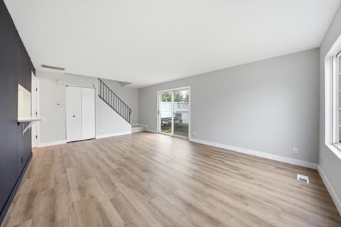 Tiny photo for 402 Trenton Court, Aurora, IL 60504 (MLS # 12588564)