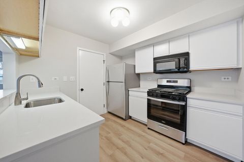 Tiny photo for 402 Trenton Court, Aurora, IL 60504 (MLS # 12588564)