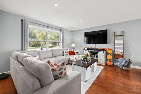 Tiny photo for 36712 N Traer Terrace, Gurnee, IL 60031 (MLS # 12481220)