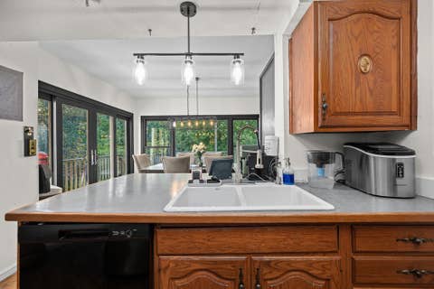 Tiny photo for 332 Forest Road, Davenport, IA 52803 (MLS # 12718036)