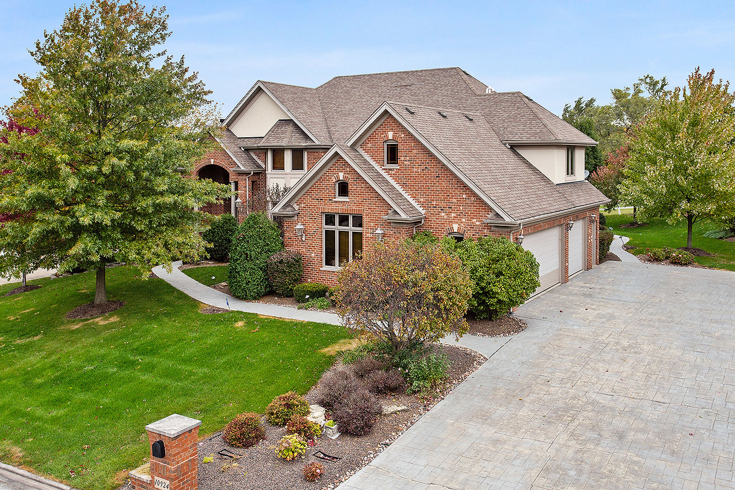 10924 Royal Oaks Lane