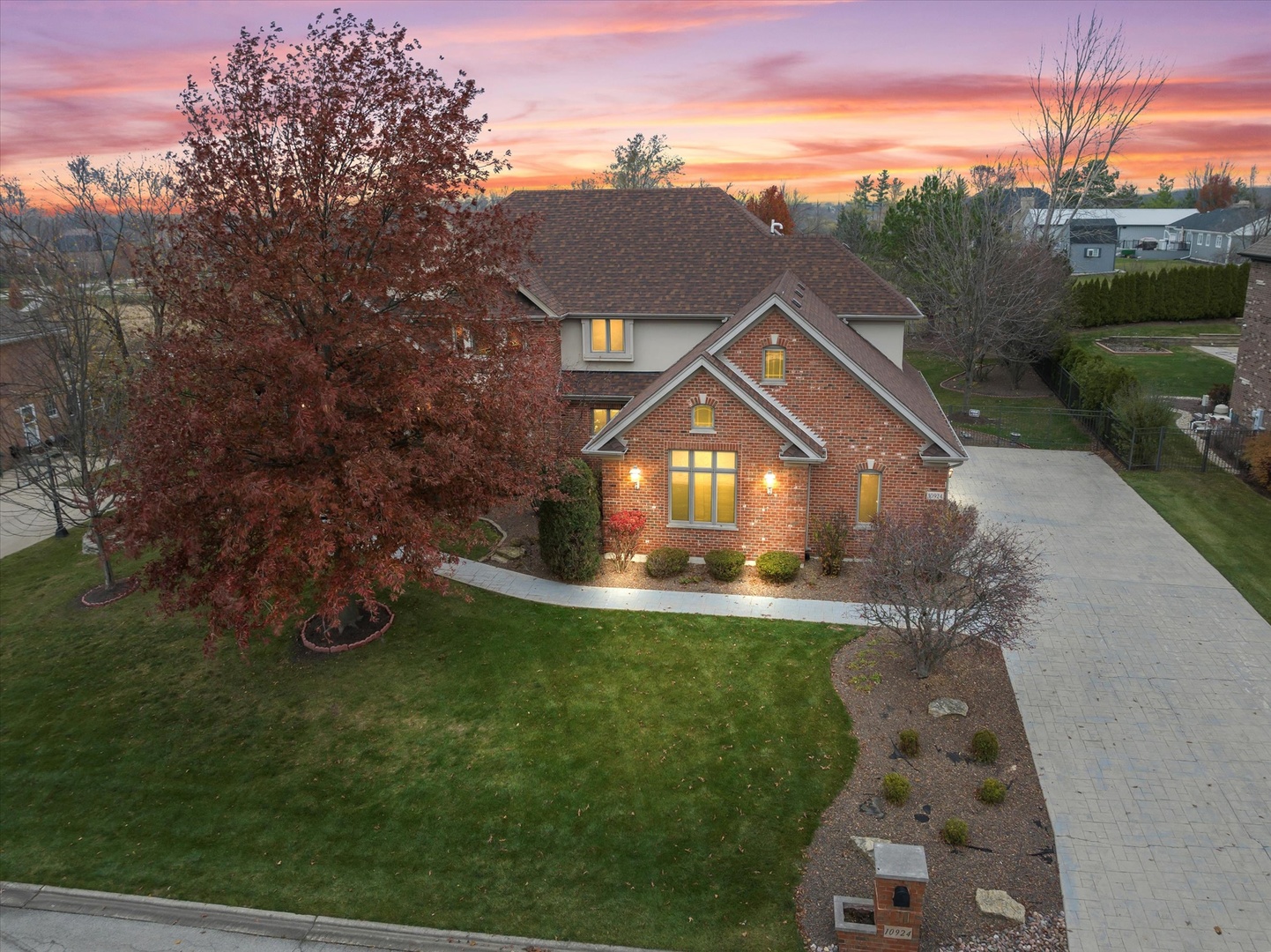 10924 Royal Oaks Lane