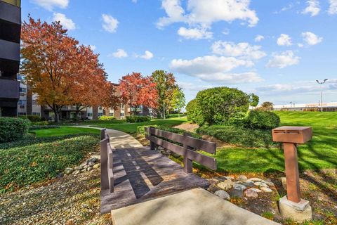 Tiny photo for 1311 S Finley Road #416, Lombard, IL 60148 (MLS # 12490217)