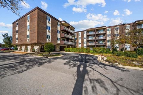 Photo of 1311 S Finley Road #416, Lombard, IL 60148 (MLS # 12490217)