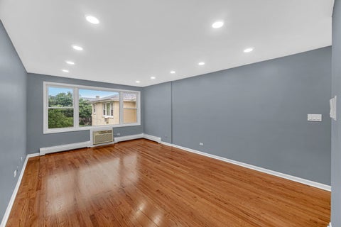Tiny photo for 5700 W Montrose Avenue #3D, Chicago, IL 60634 (MLS # 12739185)
