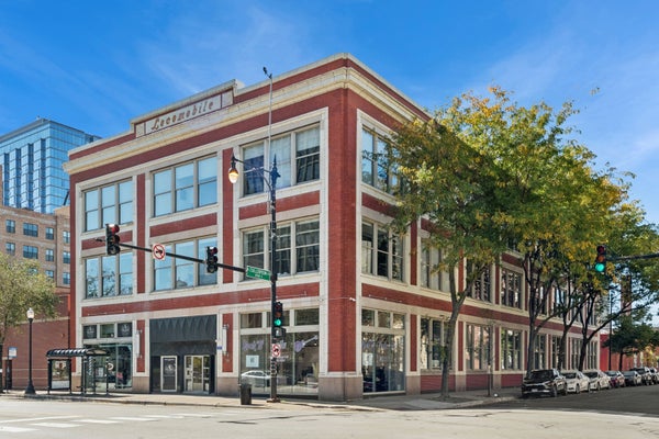 2000 S MICHIGAN AVE APT 304, CHICAGO, IL 60616 - Image cc6c8a9f752c7e2e17c104884a44f2e8/3019126118