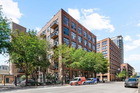 Photo of 701 W Jackson Boulevard #102, Chicago, IL 60661 (MLS # 12608522)
