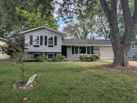 Photo of 22W425 ARBOR Lane, Glen Ellyn, IL 60137 (MLS # 12490300)