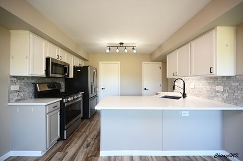 Tiny photo for 425 Locksley Drive, Streamwood, IL 60107 (MLS # 12615699)