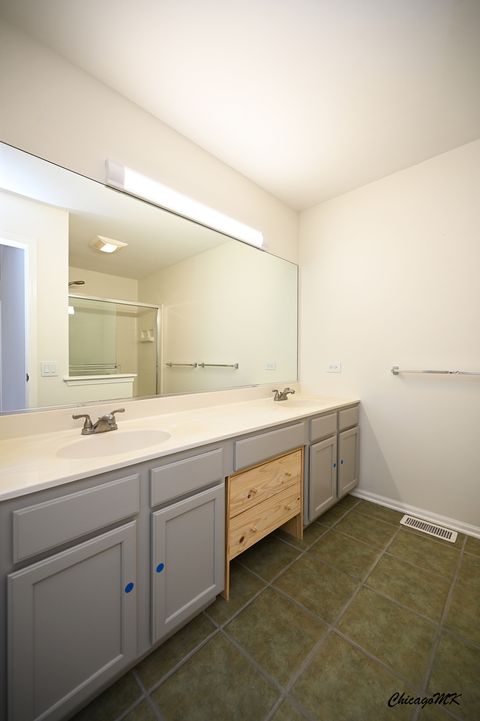 Tiny photo for 425 Locksley Drive, Streamwood, IL 60107 (MLS # 12615699)