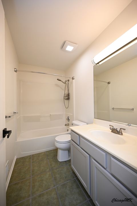 Tiny photo for 425 Locksley Drive, Streamwood, IL 60107 (MLS # 12615699)