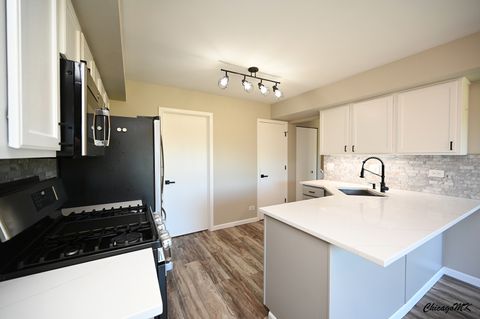 Tiny photo for 425 Locksley Drive, Streamwood, IL 60107 (MLS # 12615699)