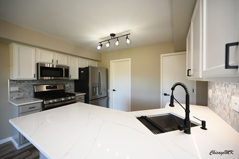 Tiny photo for 425 Locksley Drive, Streamwood, IL 60107 (MLS # 12615699)