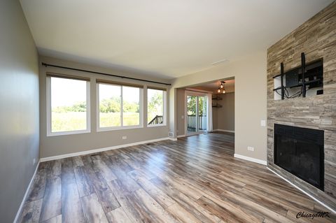 Tiny photo for 425 Locksley Drive, Streamwood, IL 60107 (MLS # 12615699)