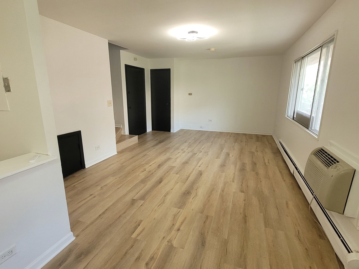 2402 Algonquin Road 9