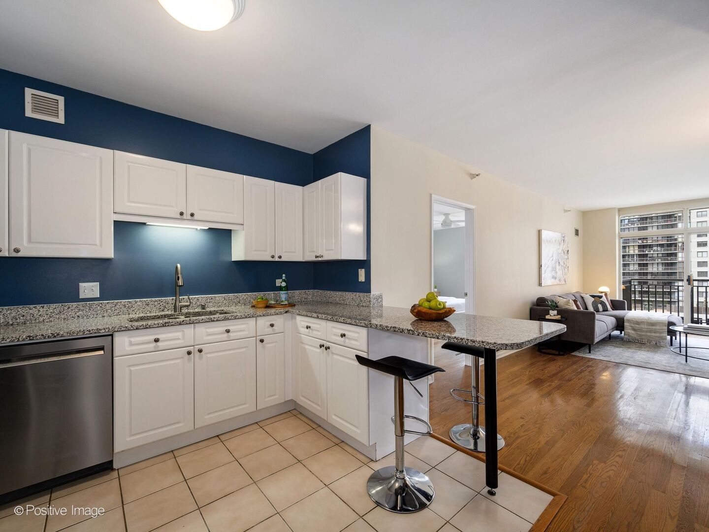 21 W Chestnut Street 901