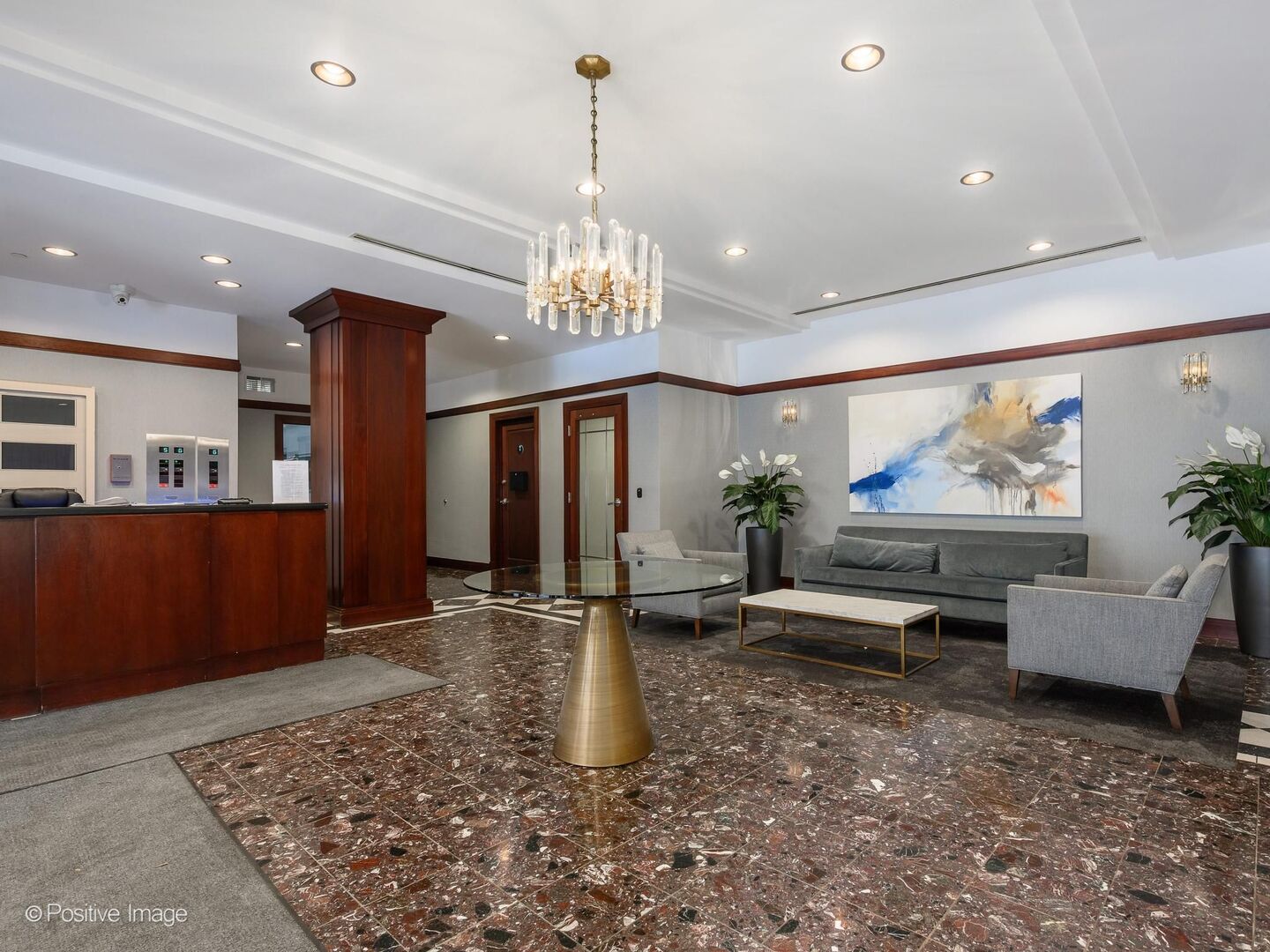 21 W Chestnut Street 901