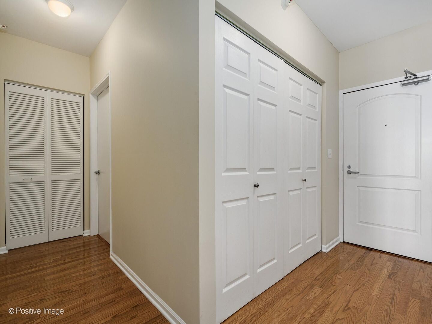 21 W Chestnut Street 901