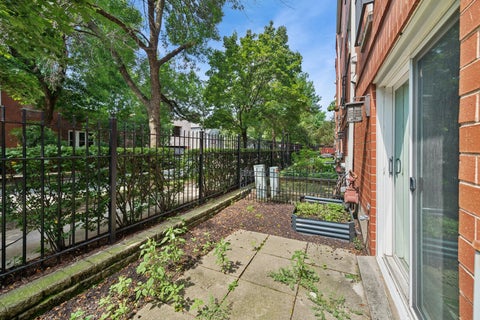 Tiny photo for 2835 N Wolcott Avenue #F, Chicago, IL 60657 (MLS # 12762132)