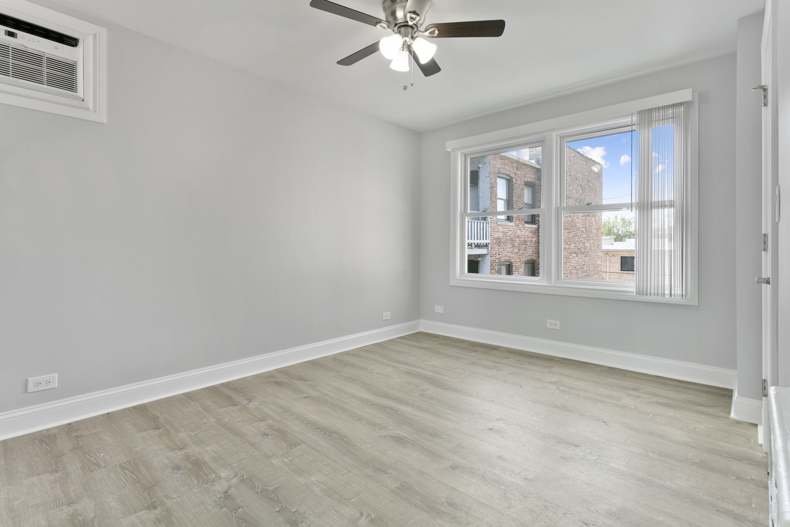 7638 N Eastlake Terrace 2W