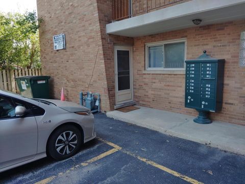 Photo of 16 N Garfield Street #2A, Lombard, IL 60148 (MLS # 12656490)