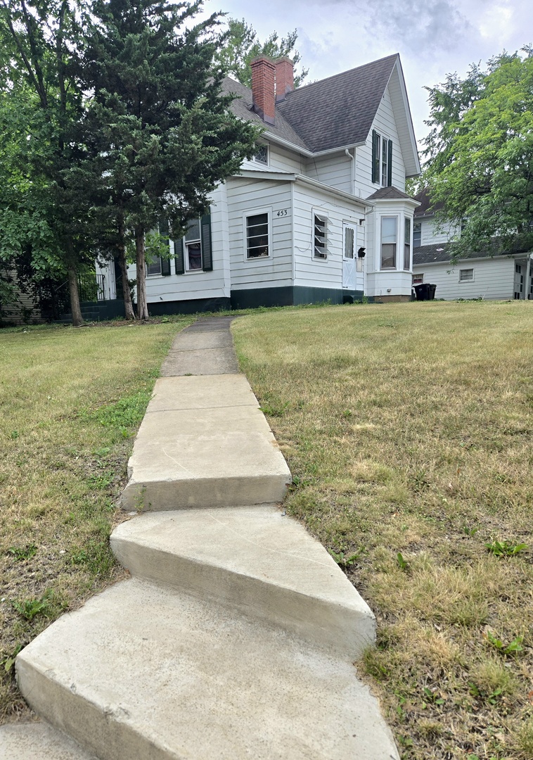 453 E Chicago Street