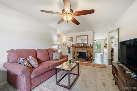 Tiny photo for 306 Pin Oak Drive, North Aurora, IL 60542 (MLS # 12722013)