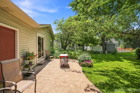 Tiny photo for 306 Pin Oak Drive, North Aurora, IL 60542 (MLS # 12722013)