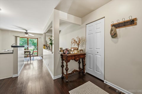 Tiny photo for 306 Pin Oak Drive, North Aurora, IL 60542 (MLS # 12722013)