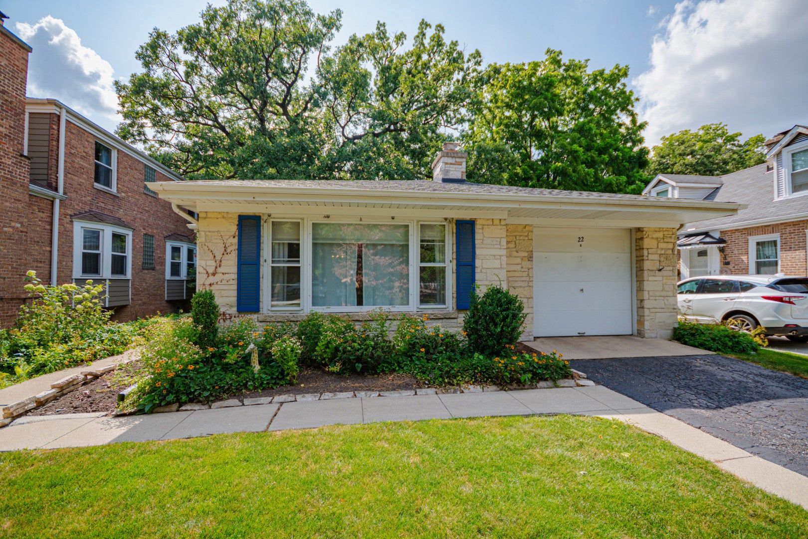 22 GALE Avenue
