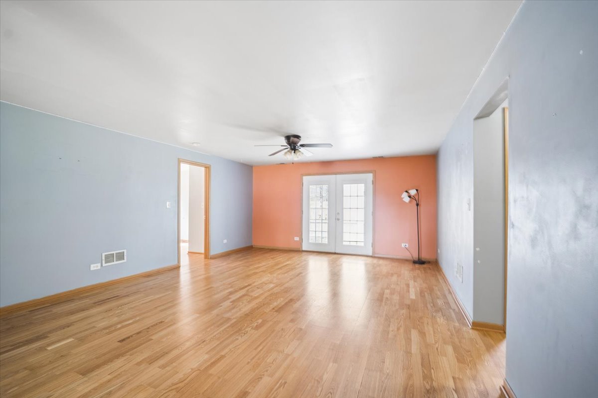 Properties 1 221 Clay Street